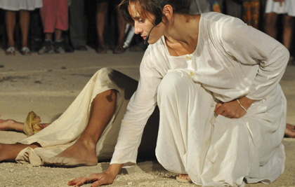 Le Baccanti di Euripide, con Giovanni Franzoni, Gabriele Parrillo, Teresa Saponangelo. Prod. Regione Puglia